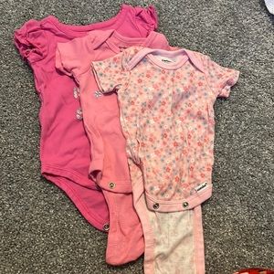 Gerbers 3 piece onsies Newborn